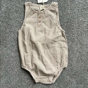 Analogie by Lil Legs Taupe Linen Pocket Romper. New with tags. 2T.